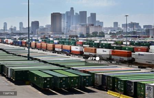 Trump signs order to lower US tariffs on Japan autos to 15%
